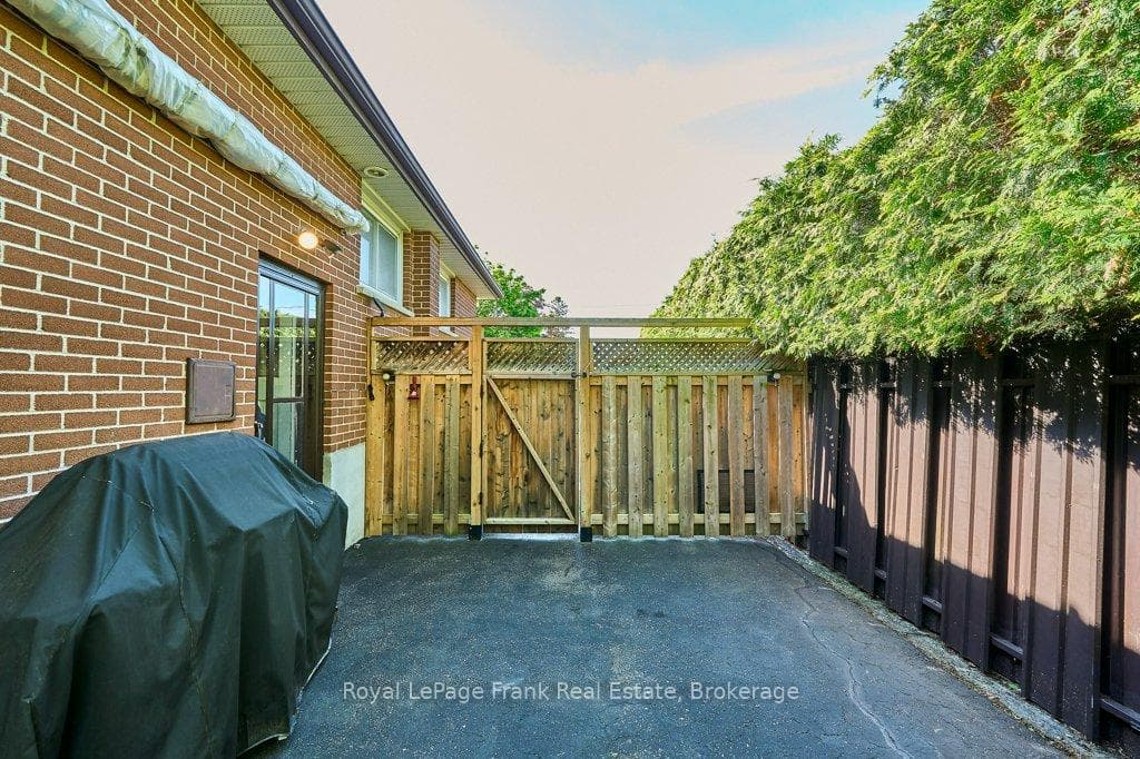326 Marion Avenue photo 24