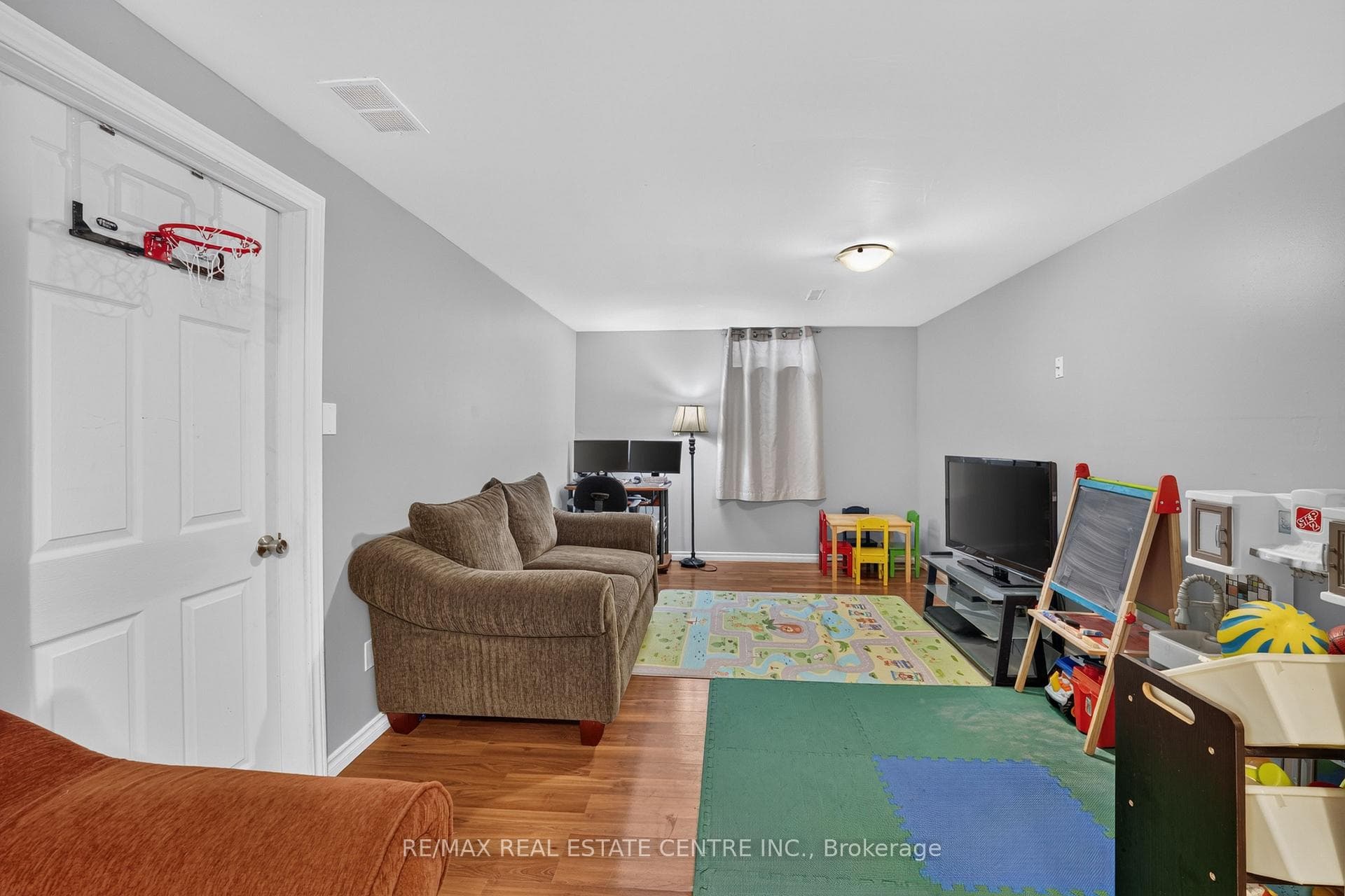23 Burbank Crescent photo 24