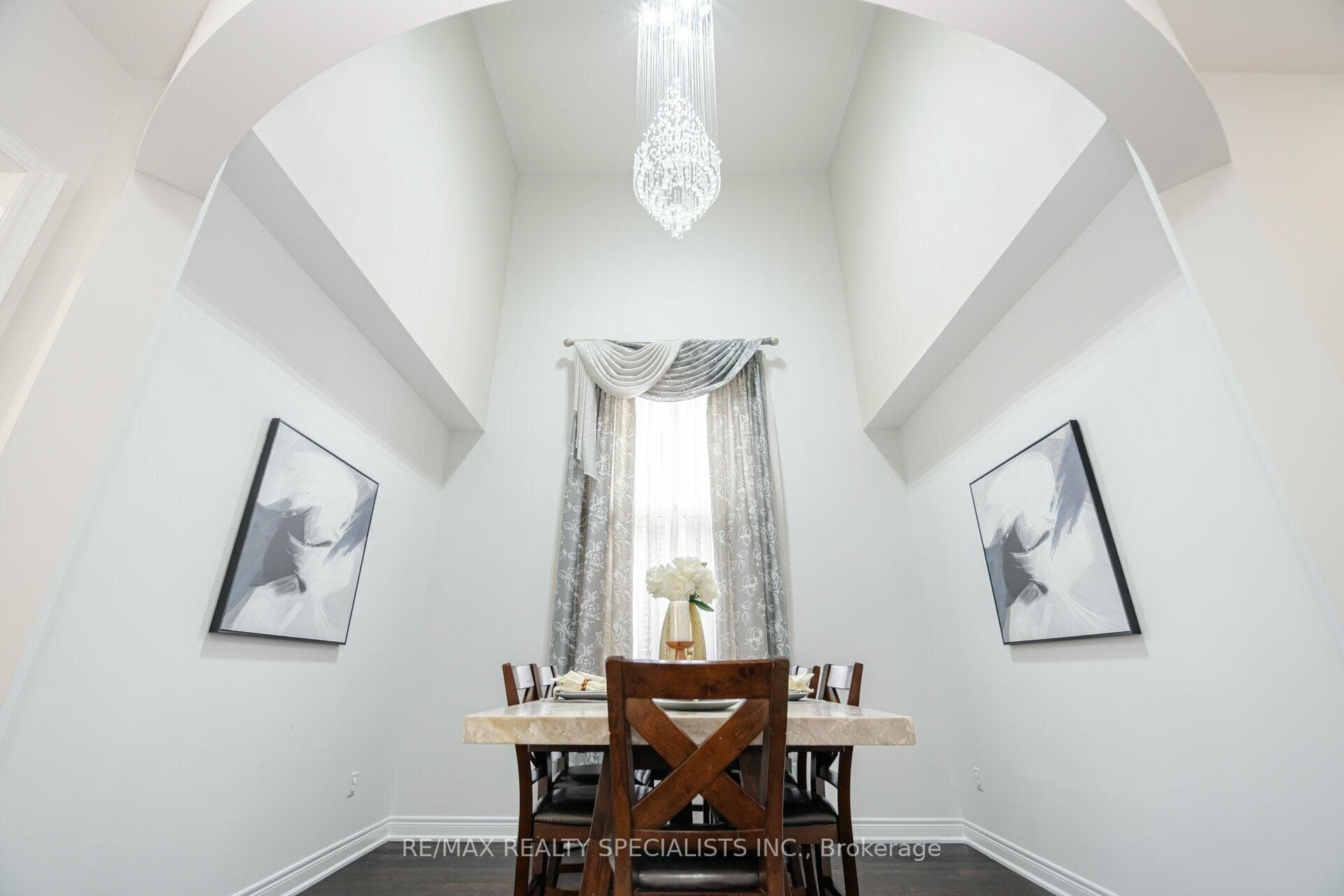 448 Dougall Avenue photo 6