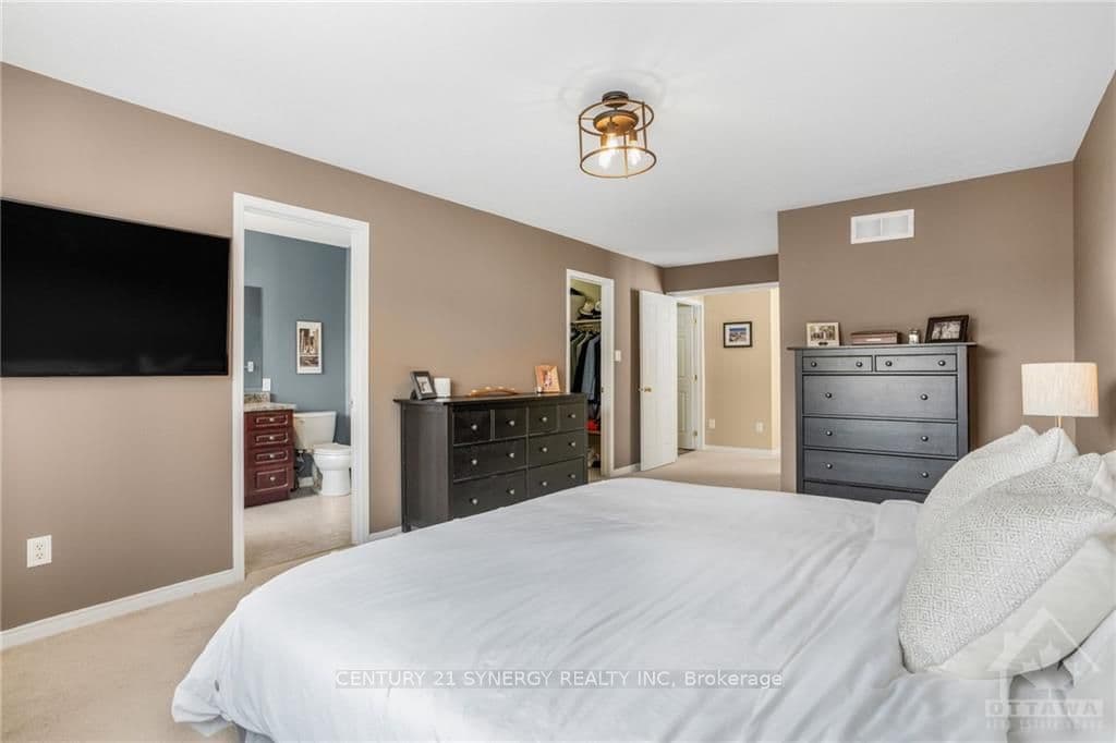 115 BRADDOCK photo 16