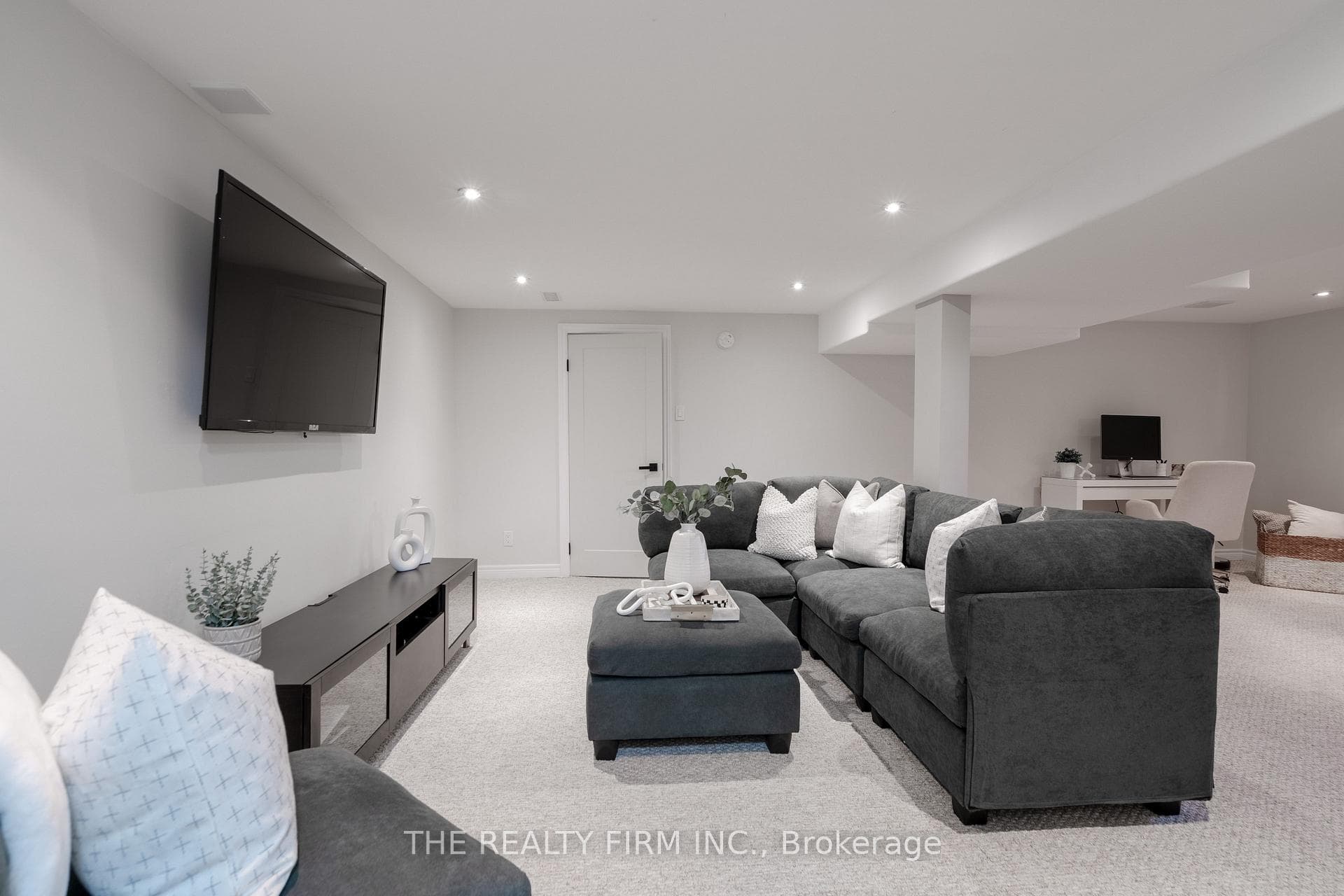 1013 Wembley Road photo 27