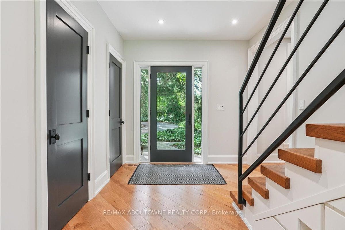 5031 Lakeshore Road photo 7