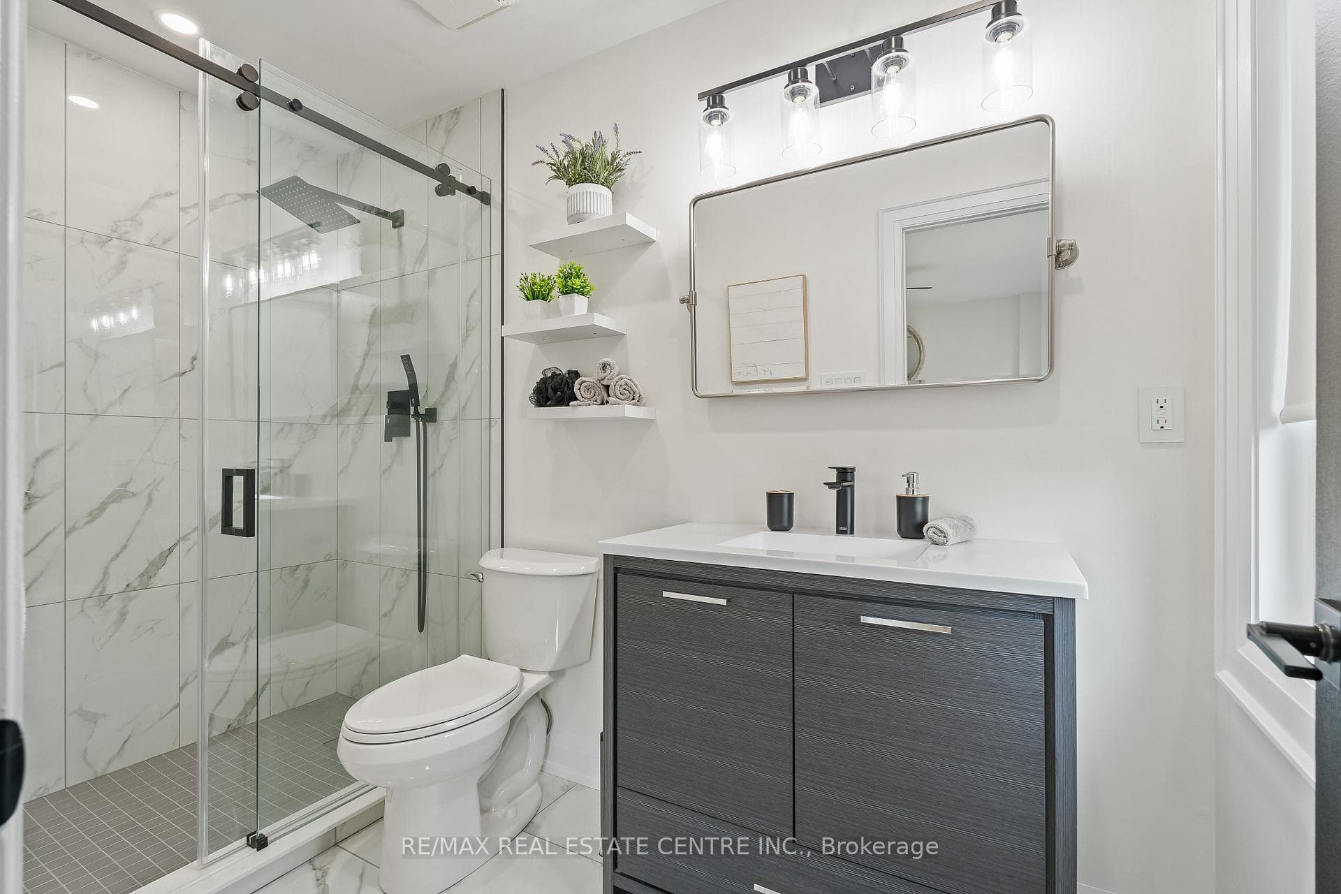 66 Curry Crescent photo 29