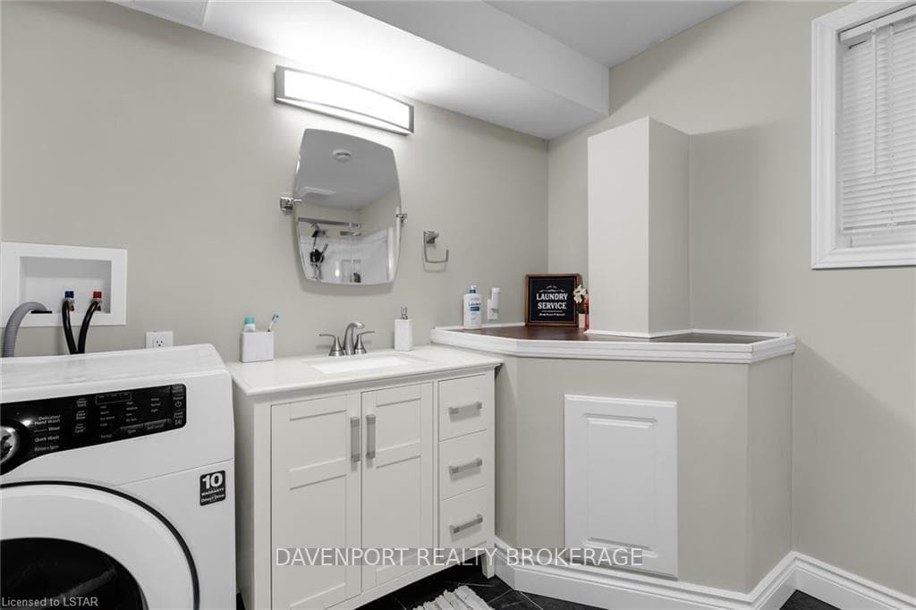 9475 SPRINGWATER Road photo 32