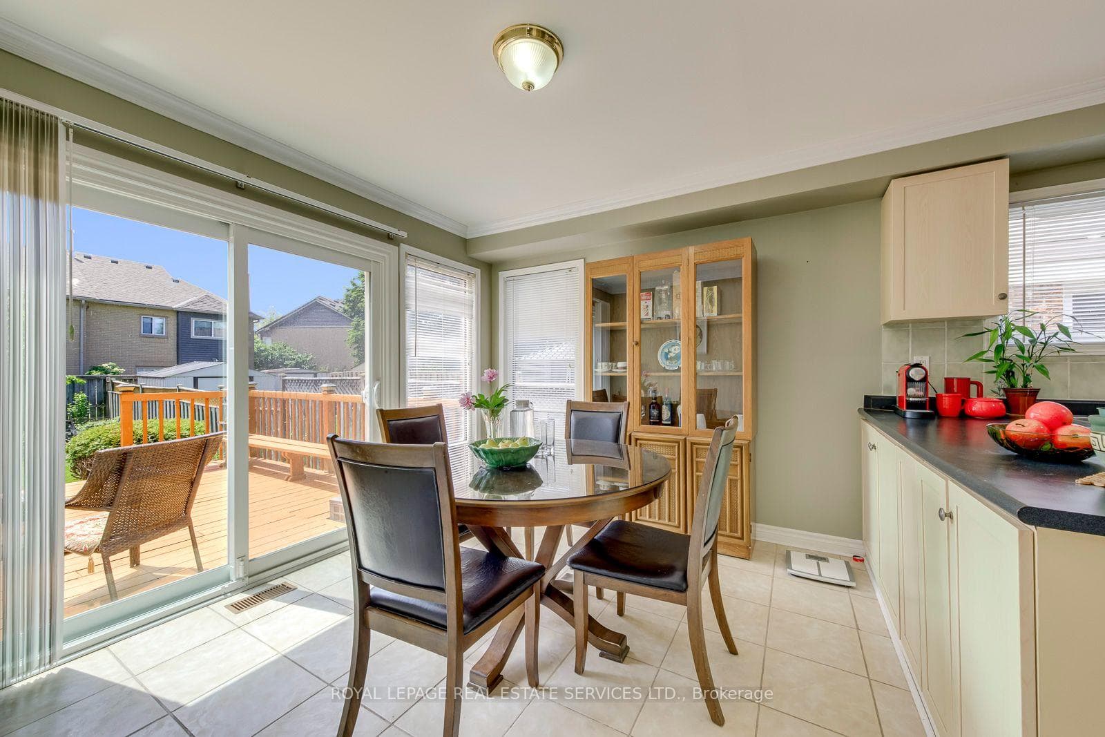 Sun-Filled Breakfast Area with South-East View