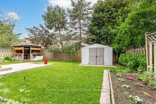 4622 Bismark Crescent photo 44