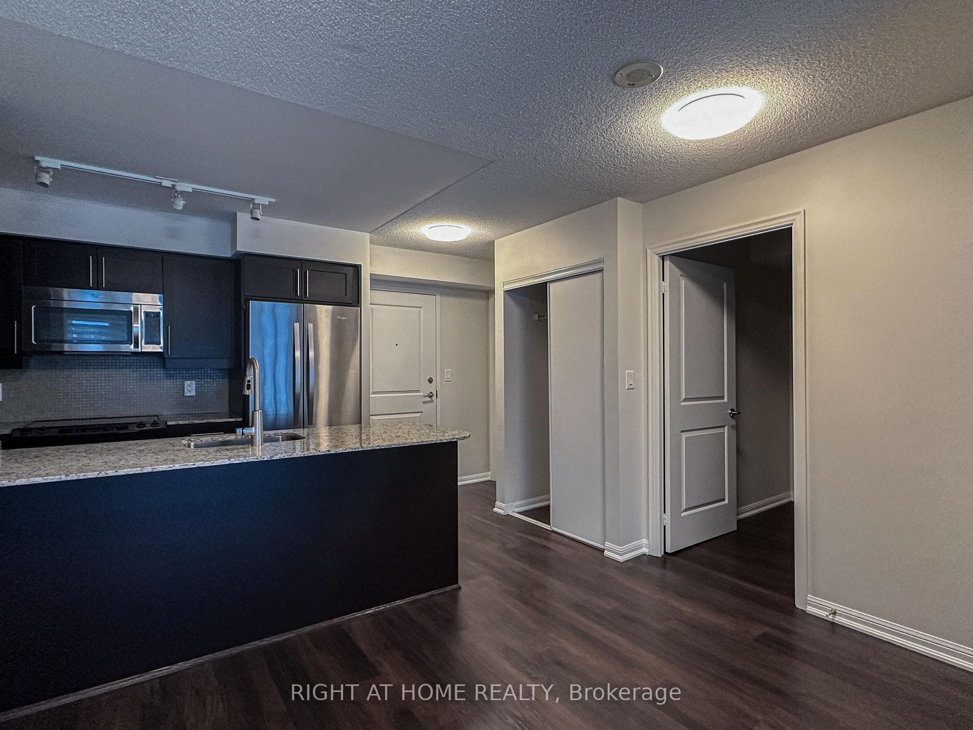 35 BASTION Street Unit 1214 photo 4
