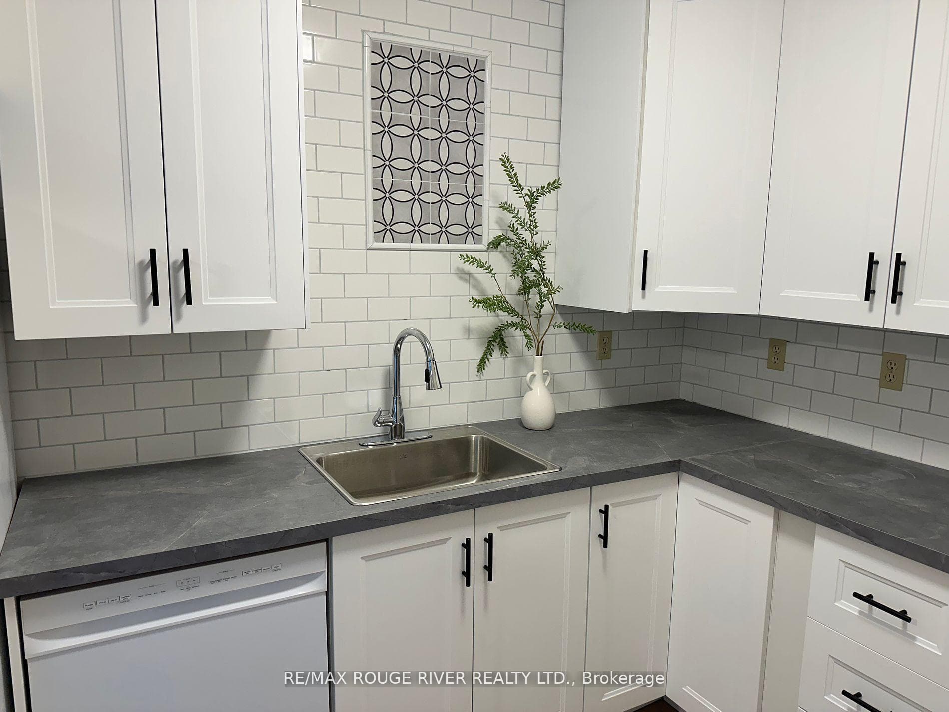 1133 Ritson Road Unit 44 photo 15