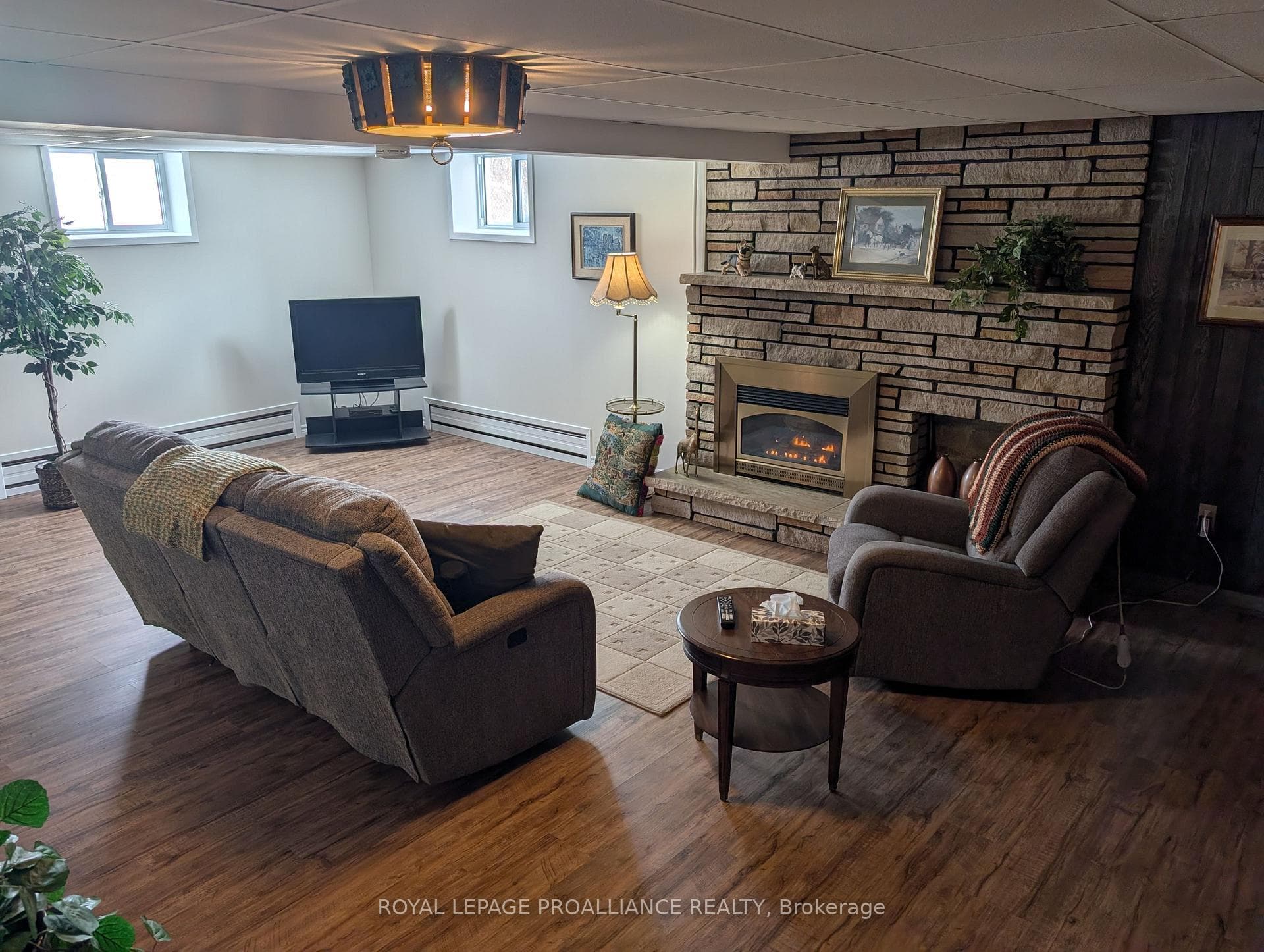 371 Maple Avenue photo 36