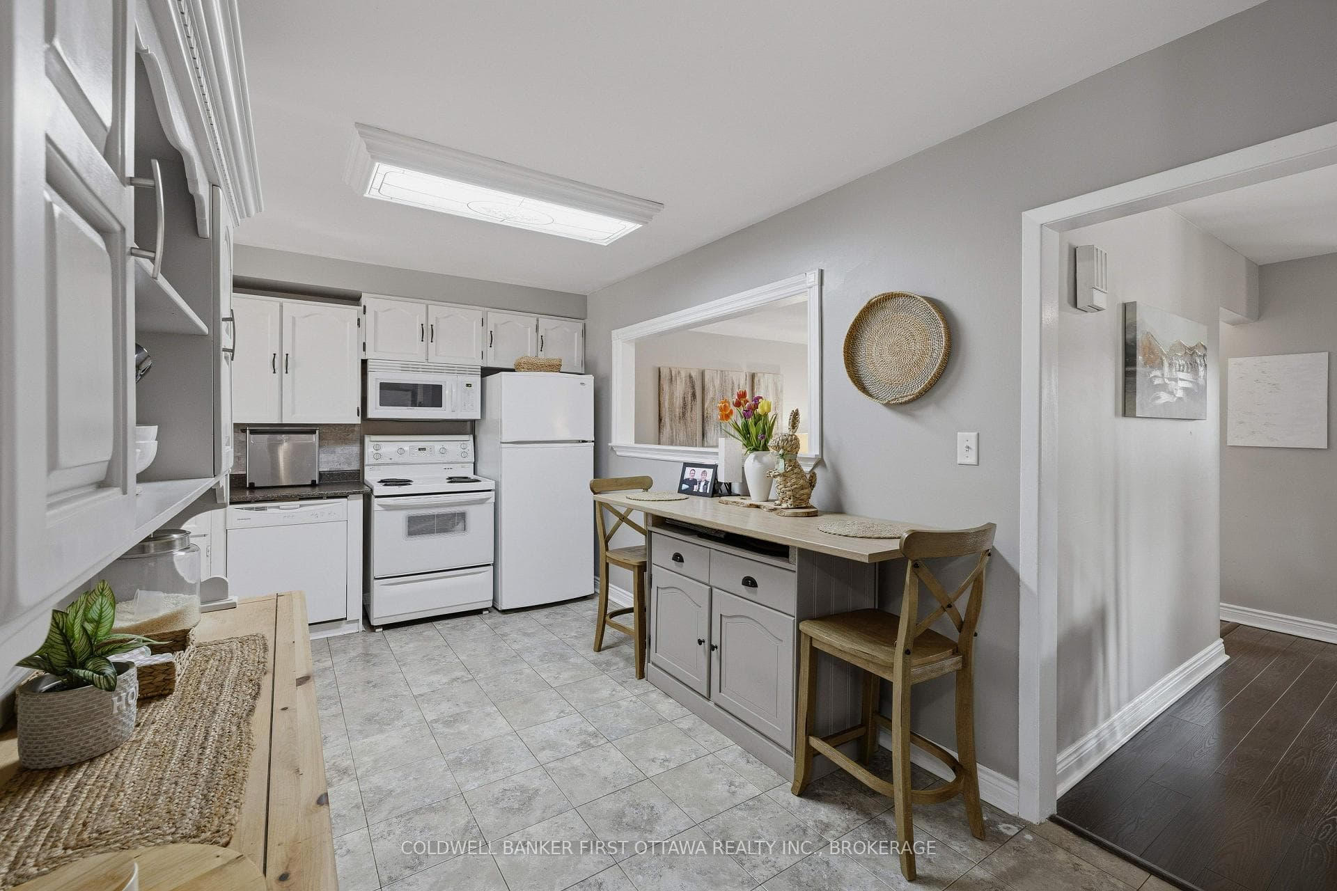 695 Laidlaw Crescent photo 12