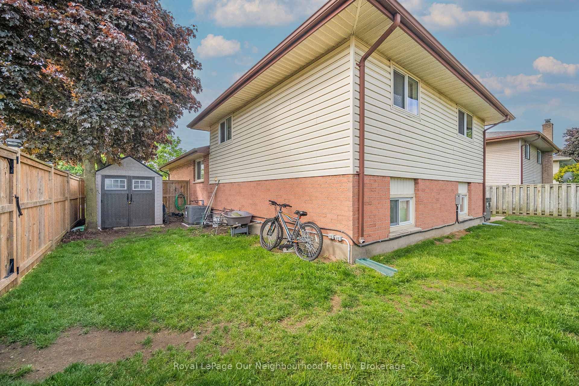 2 Woodfern Road photo 40