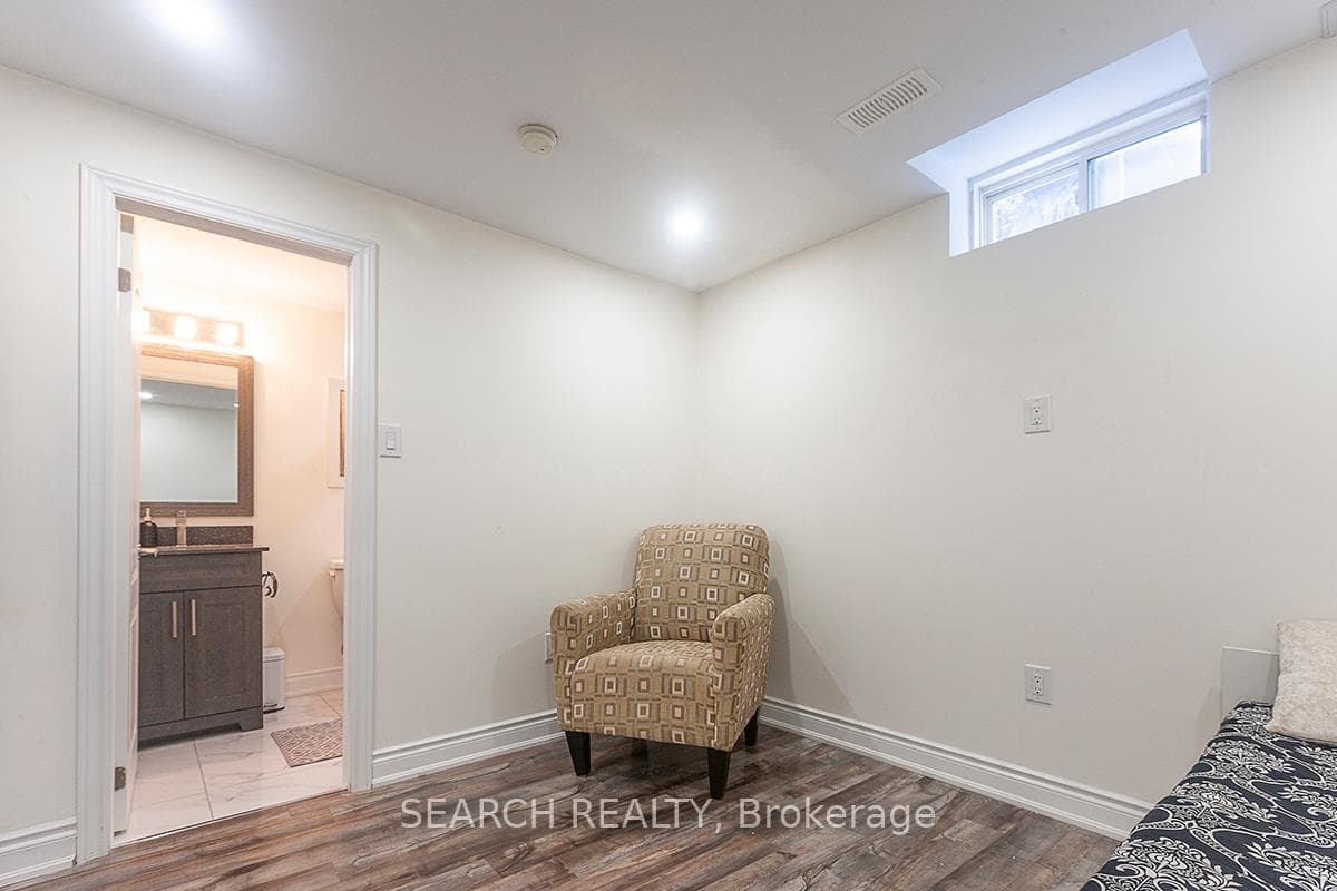 75 Olympia Crescent photo 33