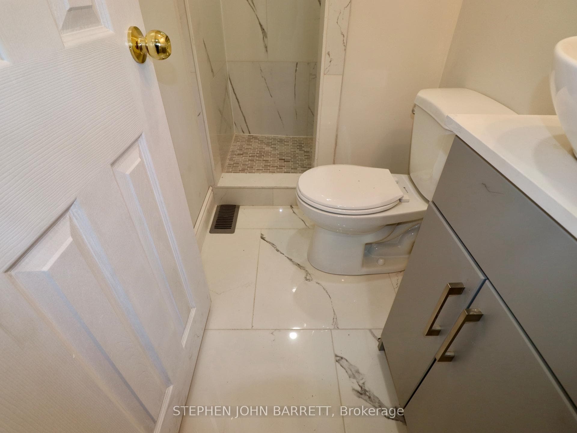 6 Sunkist Road photo 16