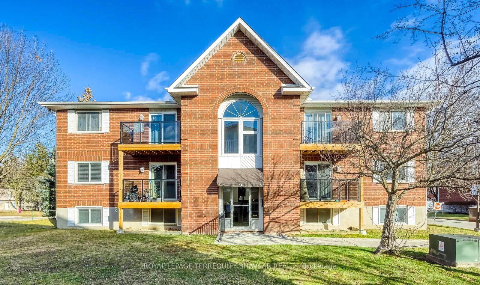 565 Greenfield Avenue Unit 902 photo 1