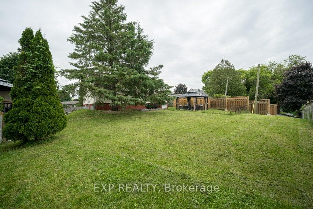 74 Kerr Crescent photo 34