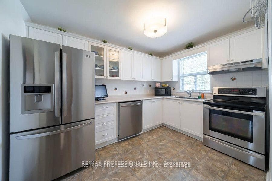 82 Colonial Avenue photo 9