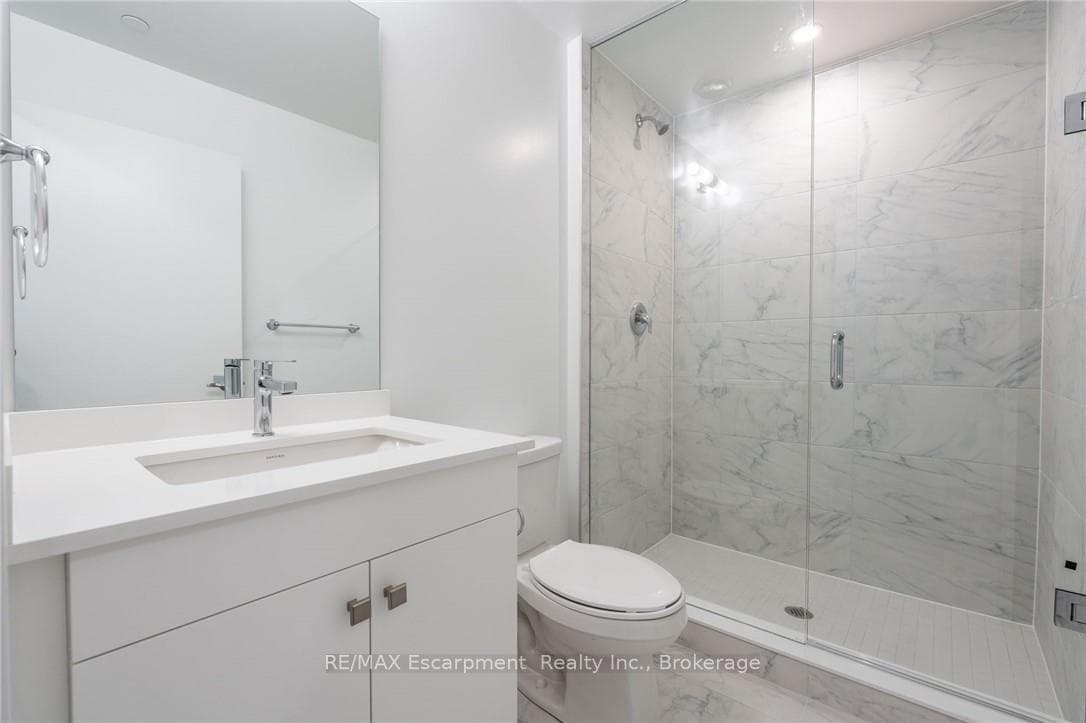 1035 SOUTHDOWN Road Unit 1501 photo 19