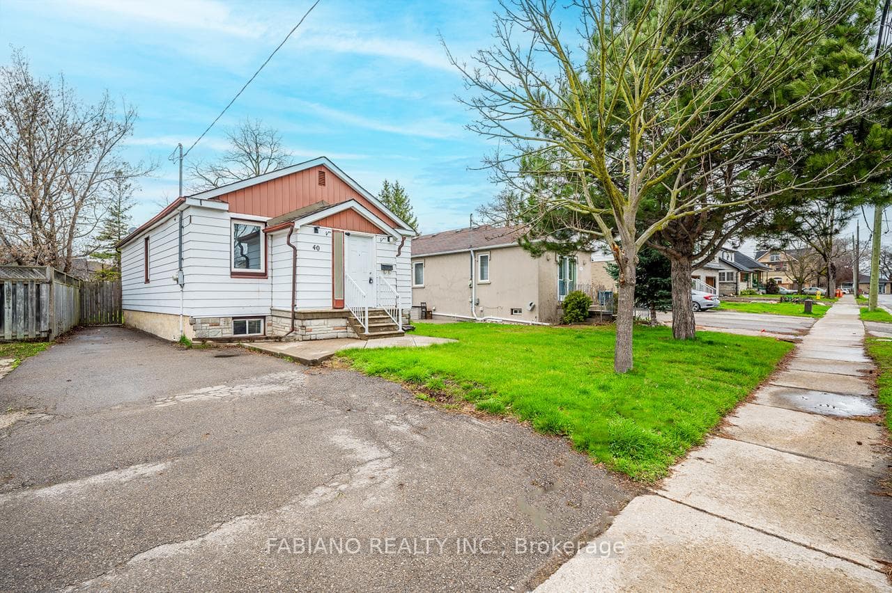 40 Rainbow Drive photo 1