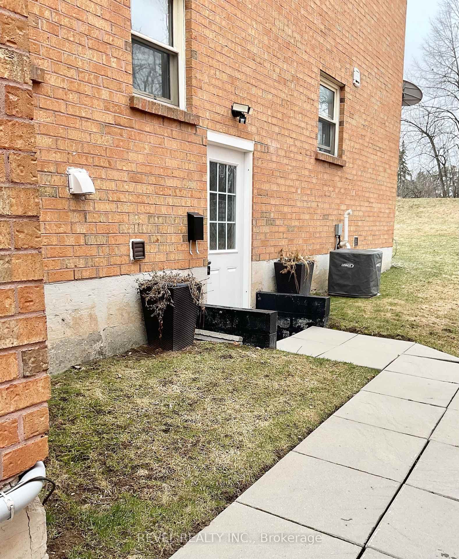 54 Golden Meadow Road Unit Lower photo 8