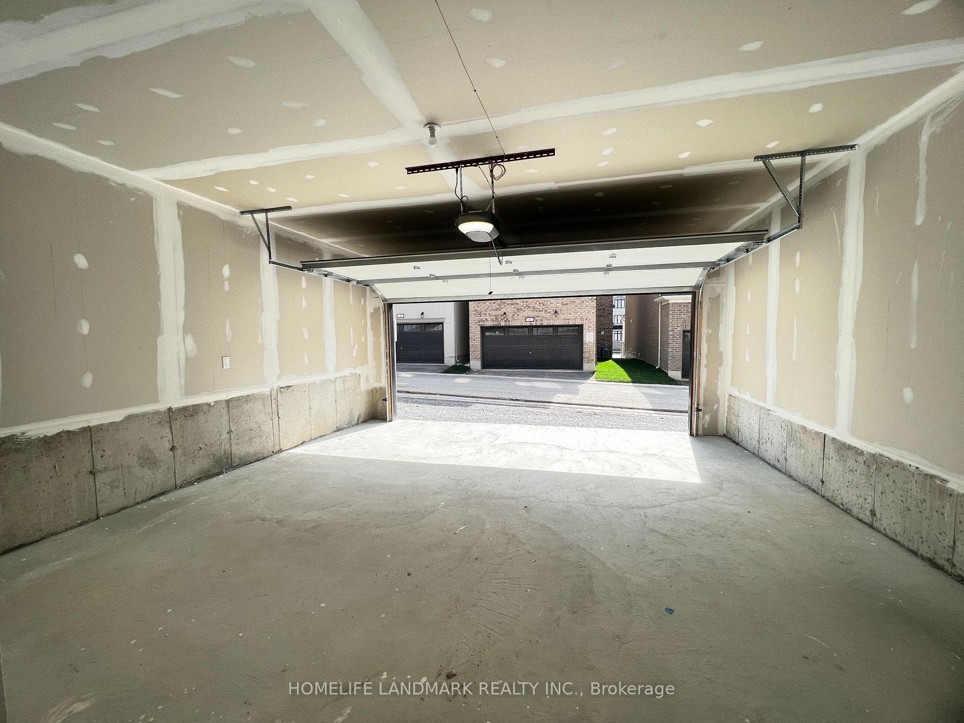 33 Guardhouse Crescent photo 16