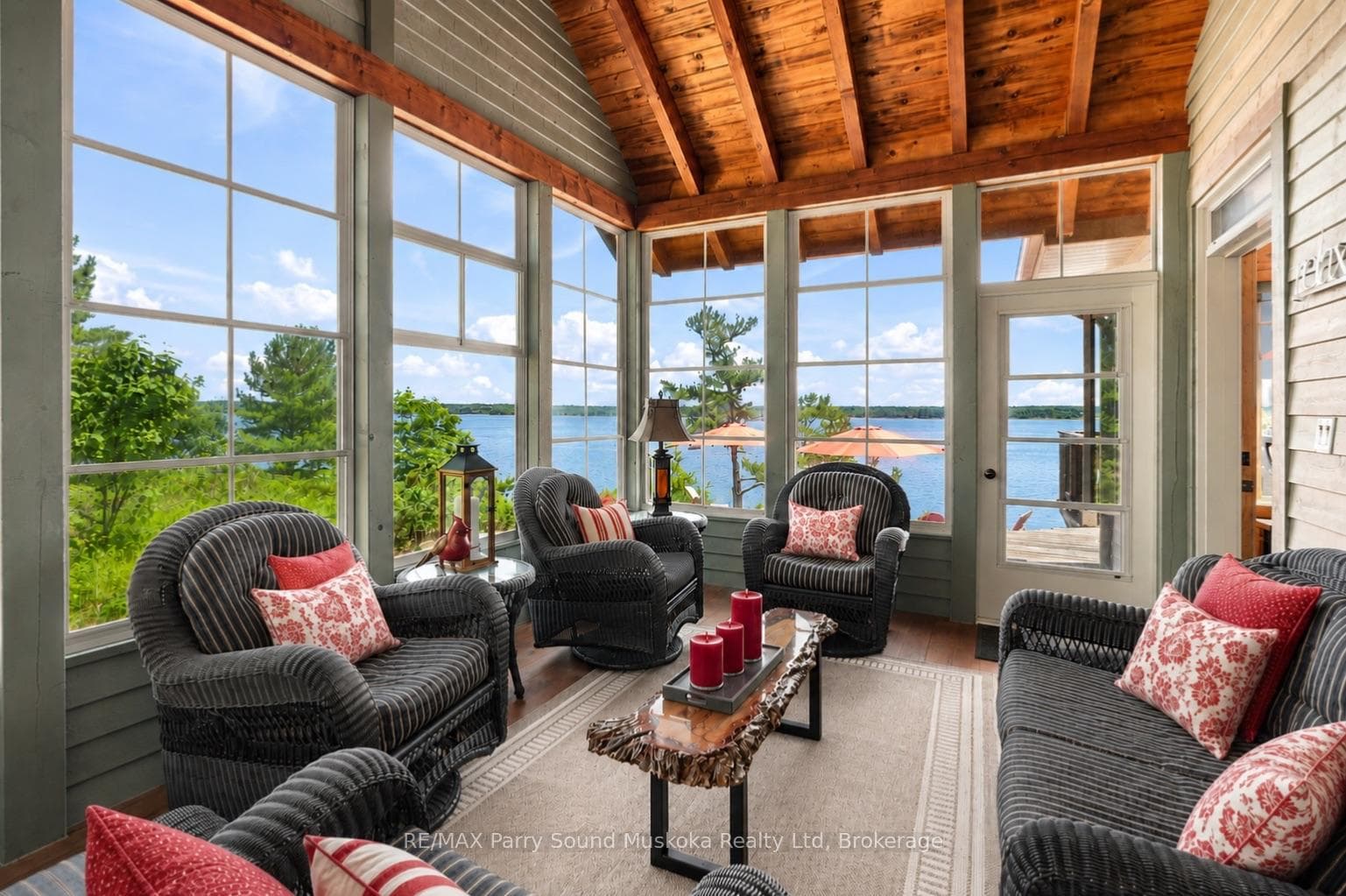 43 15C Island photo 5