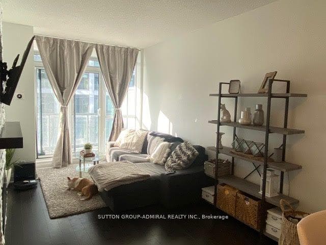 1185 The Queensway Avenue Unit 306 photo 4