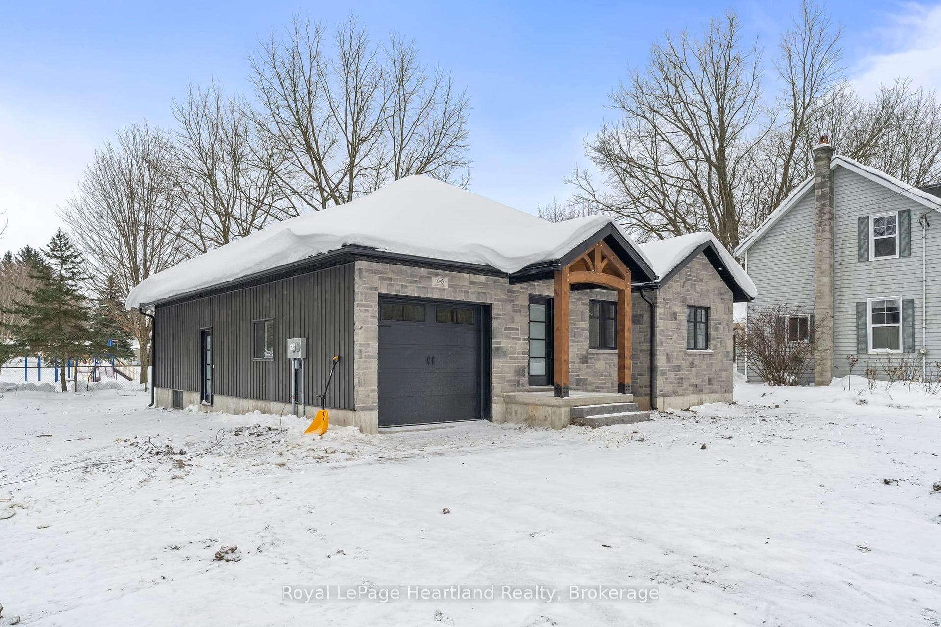 643 Fishleigh Street photo 30