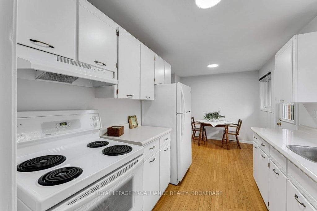 148 Campbell Crescent photo 11
