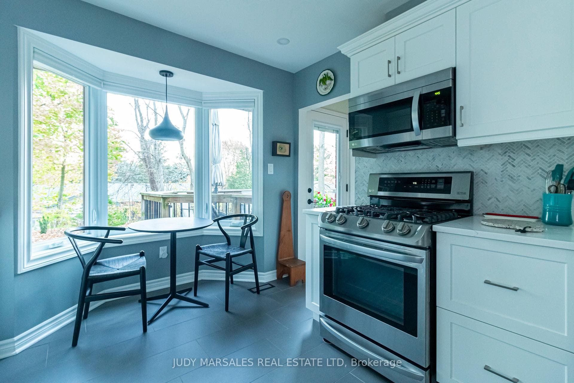851 Mewburn Road photo 23