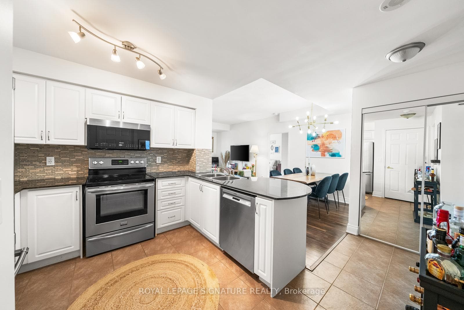 18 Kenaston Gardens Unit 414 photo 18
