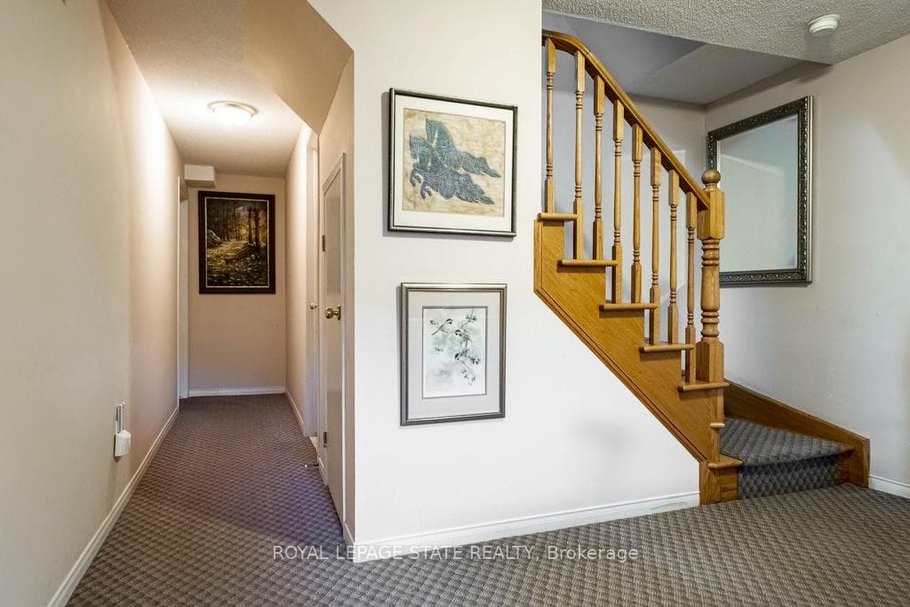 60 Redfern Avenue photo 24