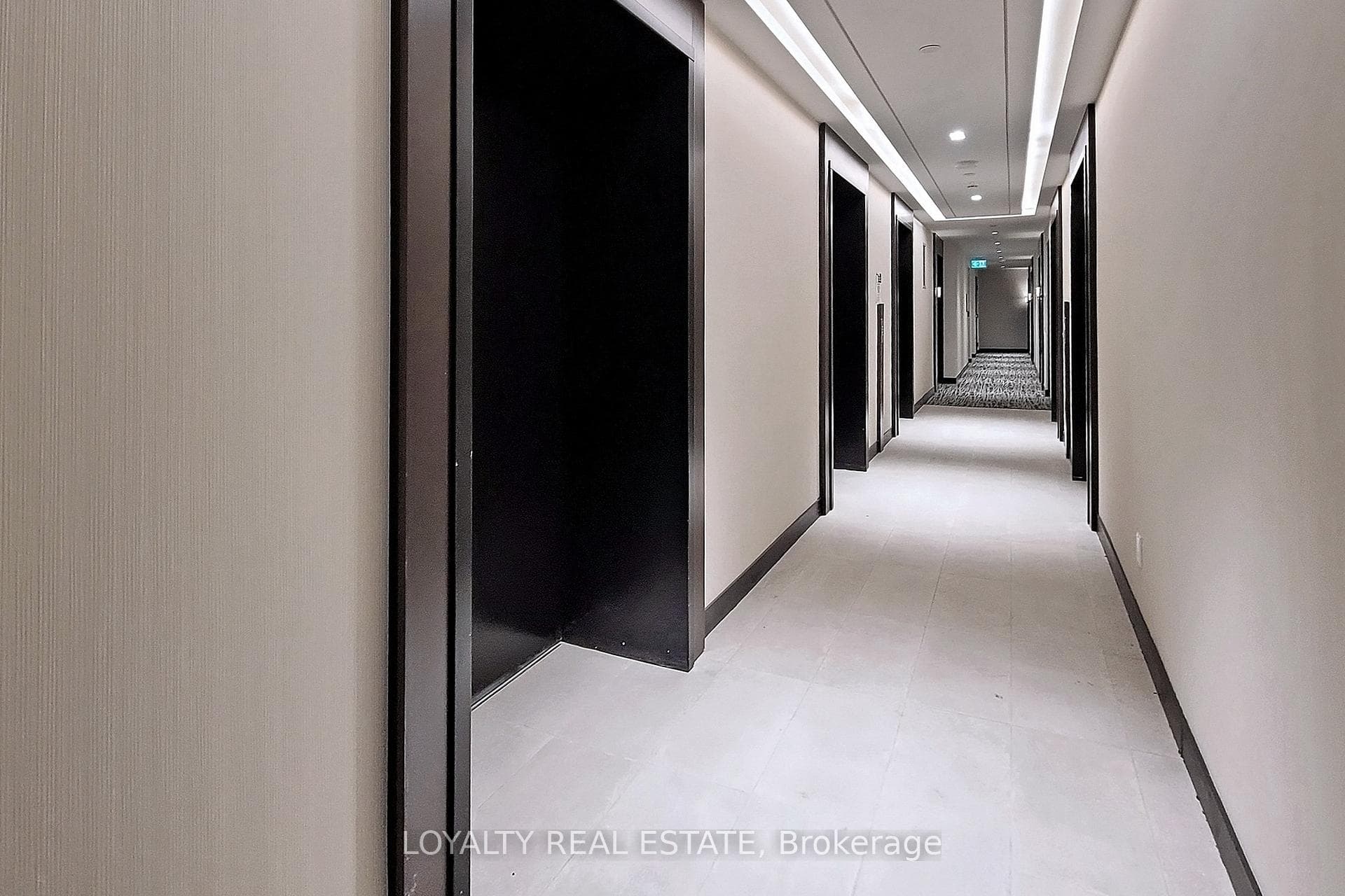2221 Yonge Street Unit 1705 photo 35