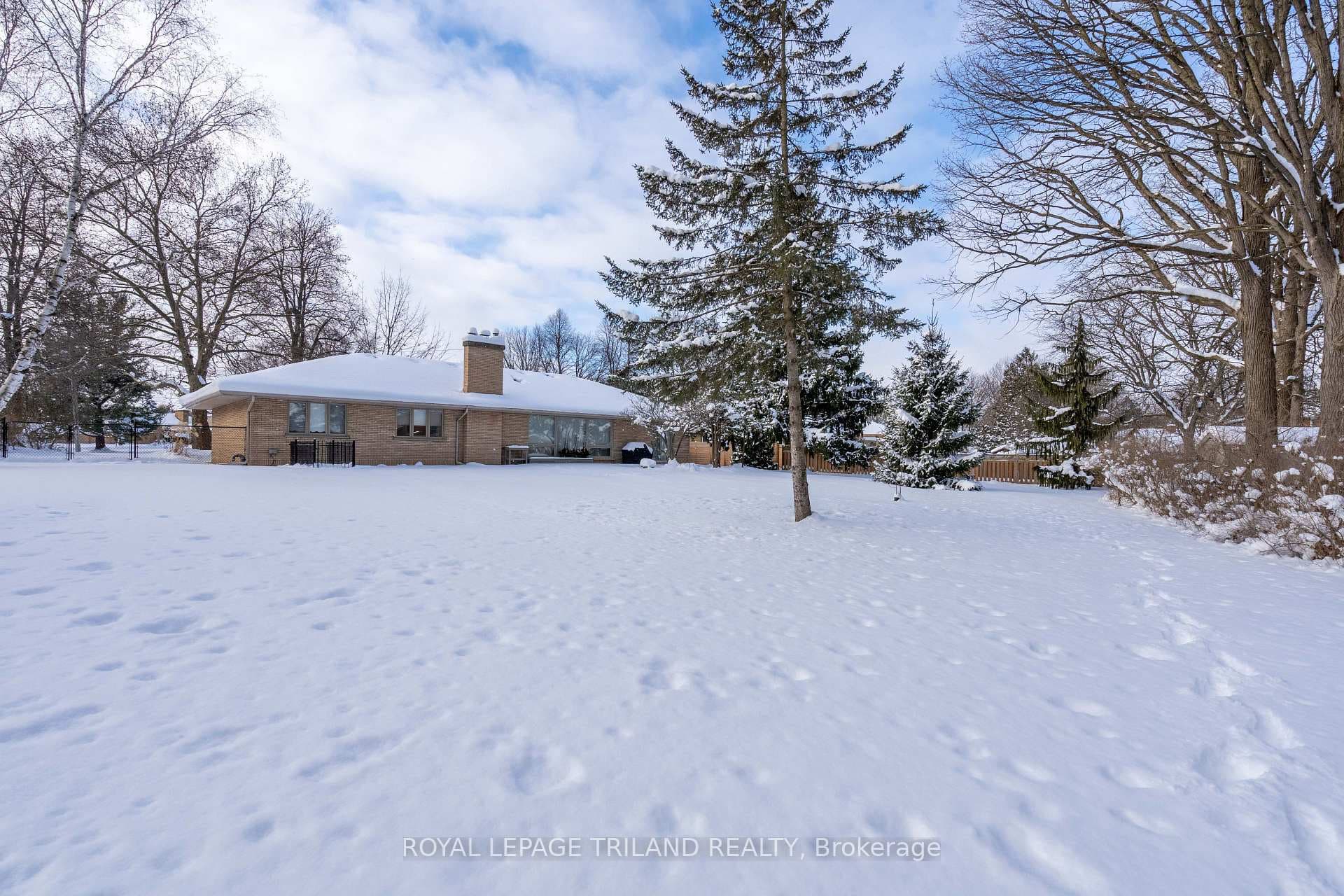 71 Kingsford Crescent photo 3