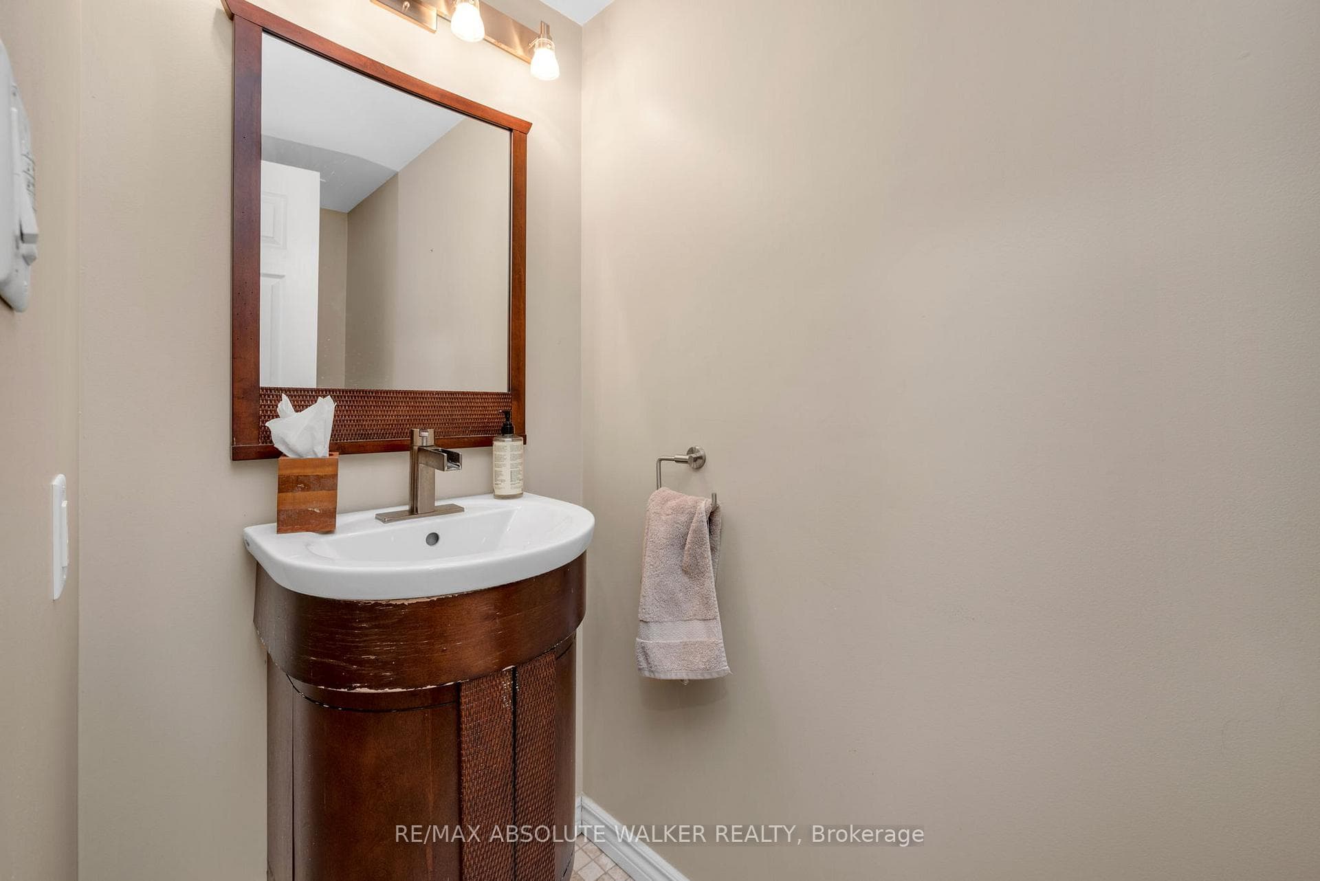 1849 Montereau Avenue photo 19
