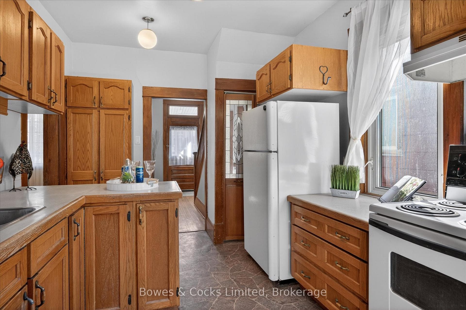 633 Downie Street photo 23