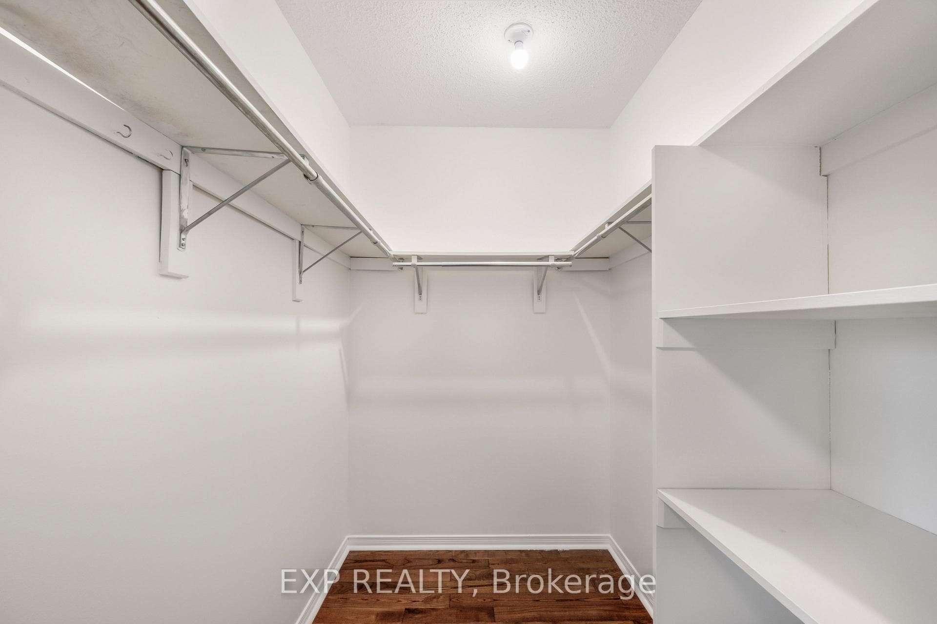 128 Olympia Crescent photo 16
