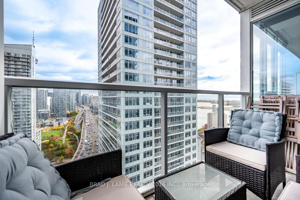 19 Bathurst Street Unit 3208 photo 9