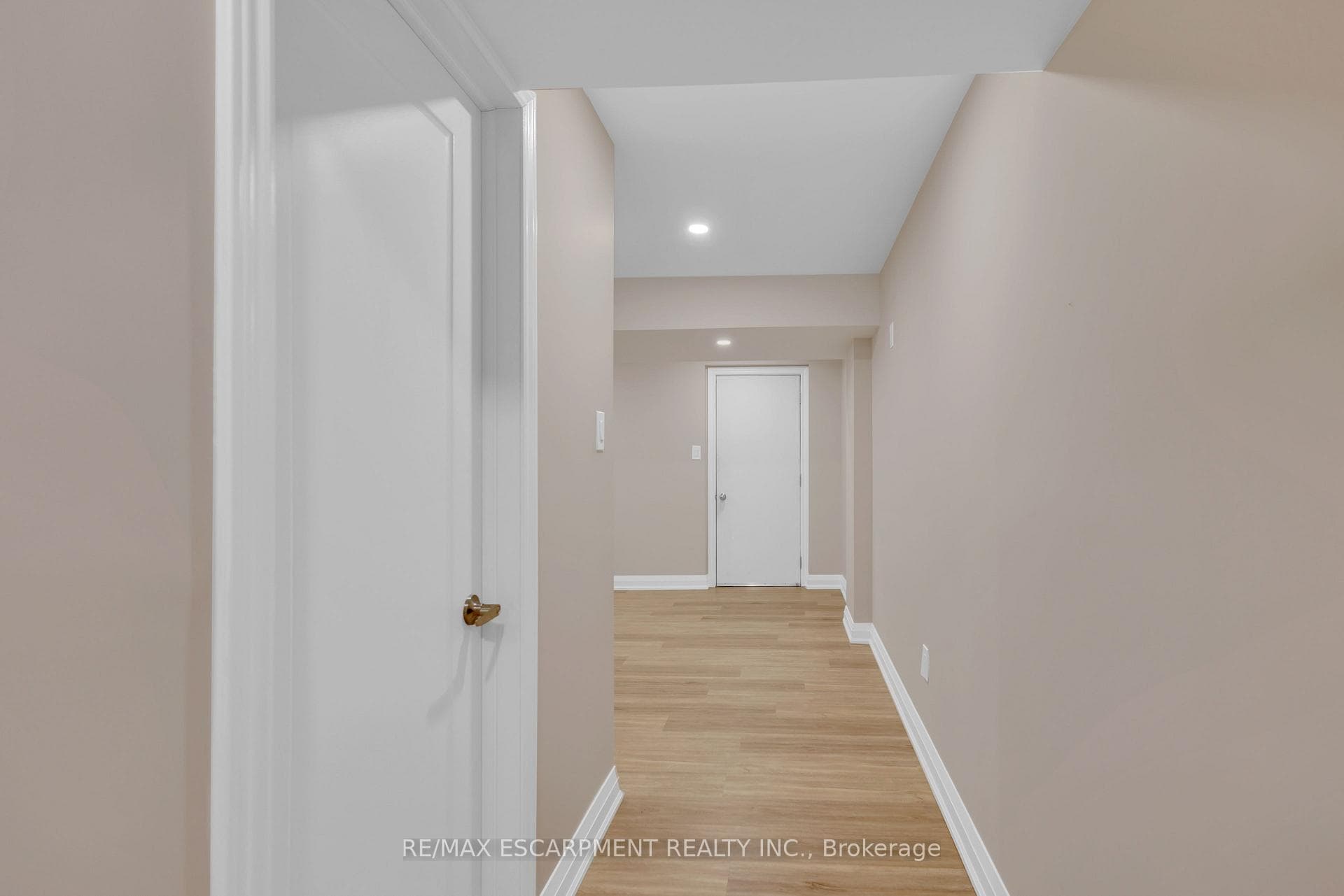 1454 Chretien Street photo 27