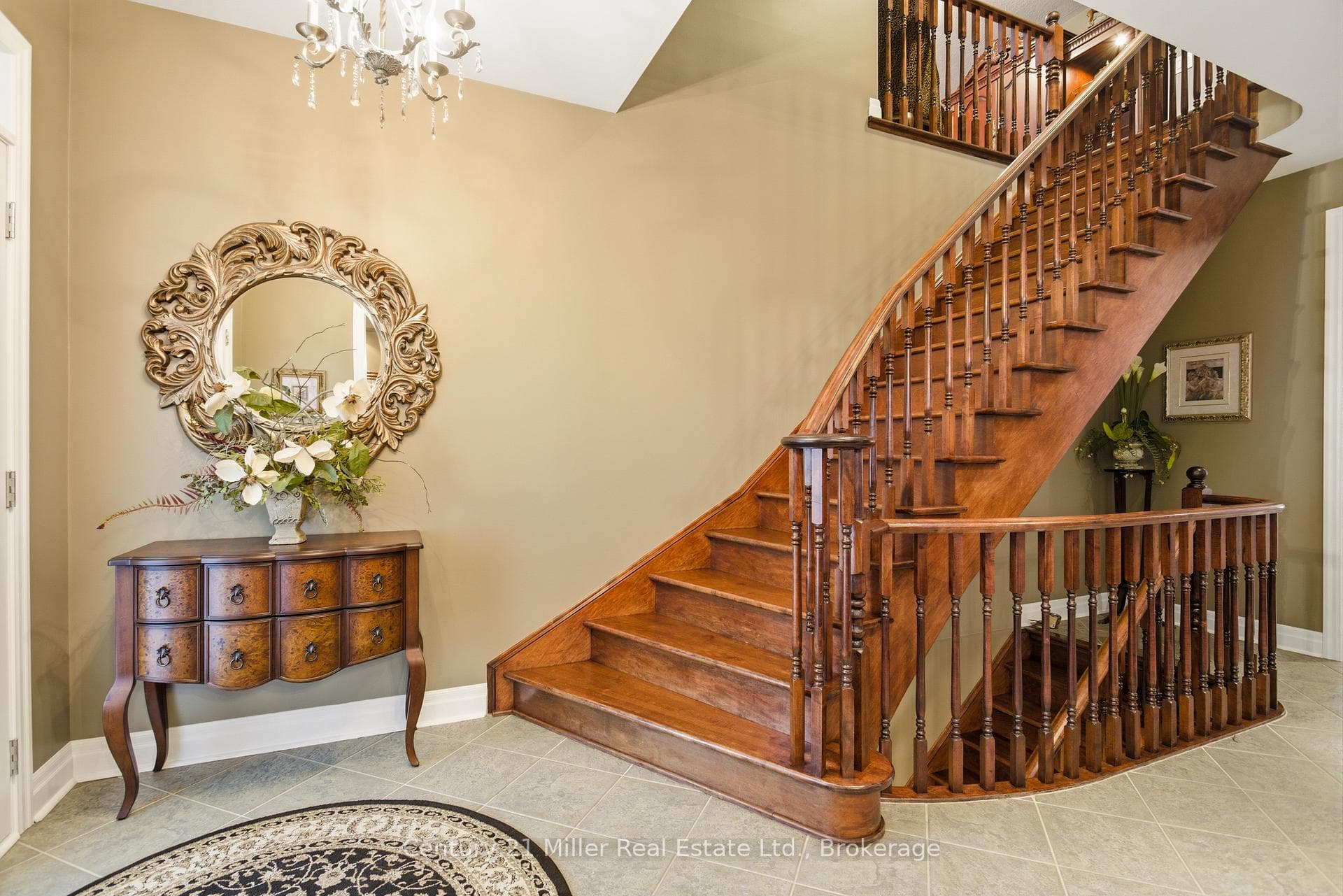 140 Dellgrove Circle photo 3