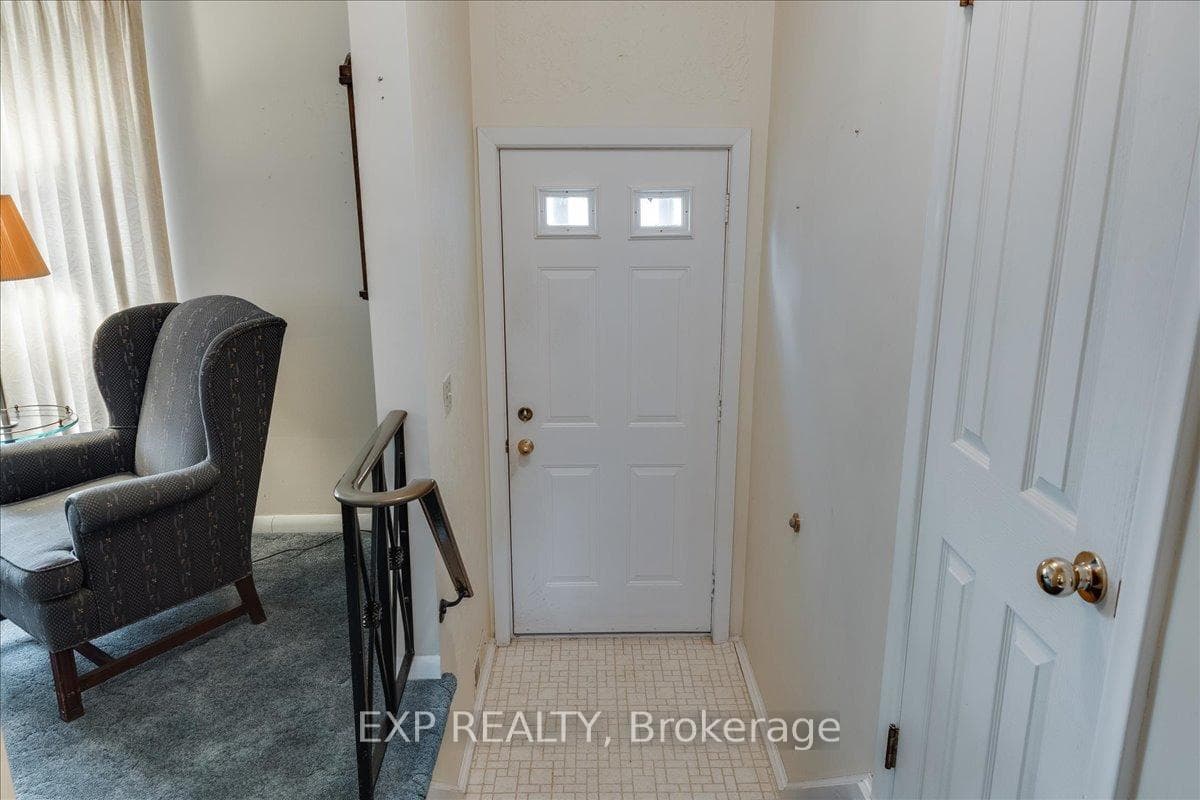 304 Burlington Crescent photo 7