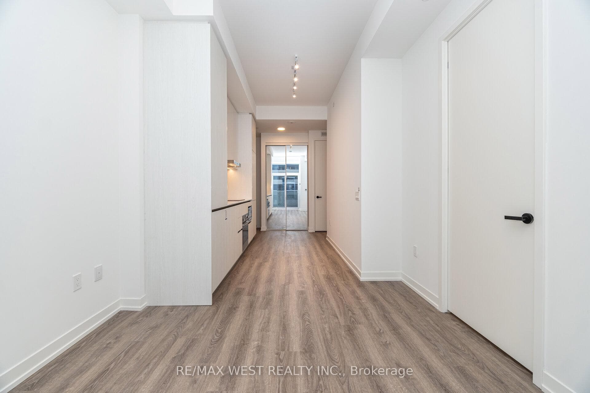 8 Interchange Way Unit 1601 photo 19