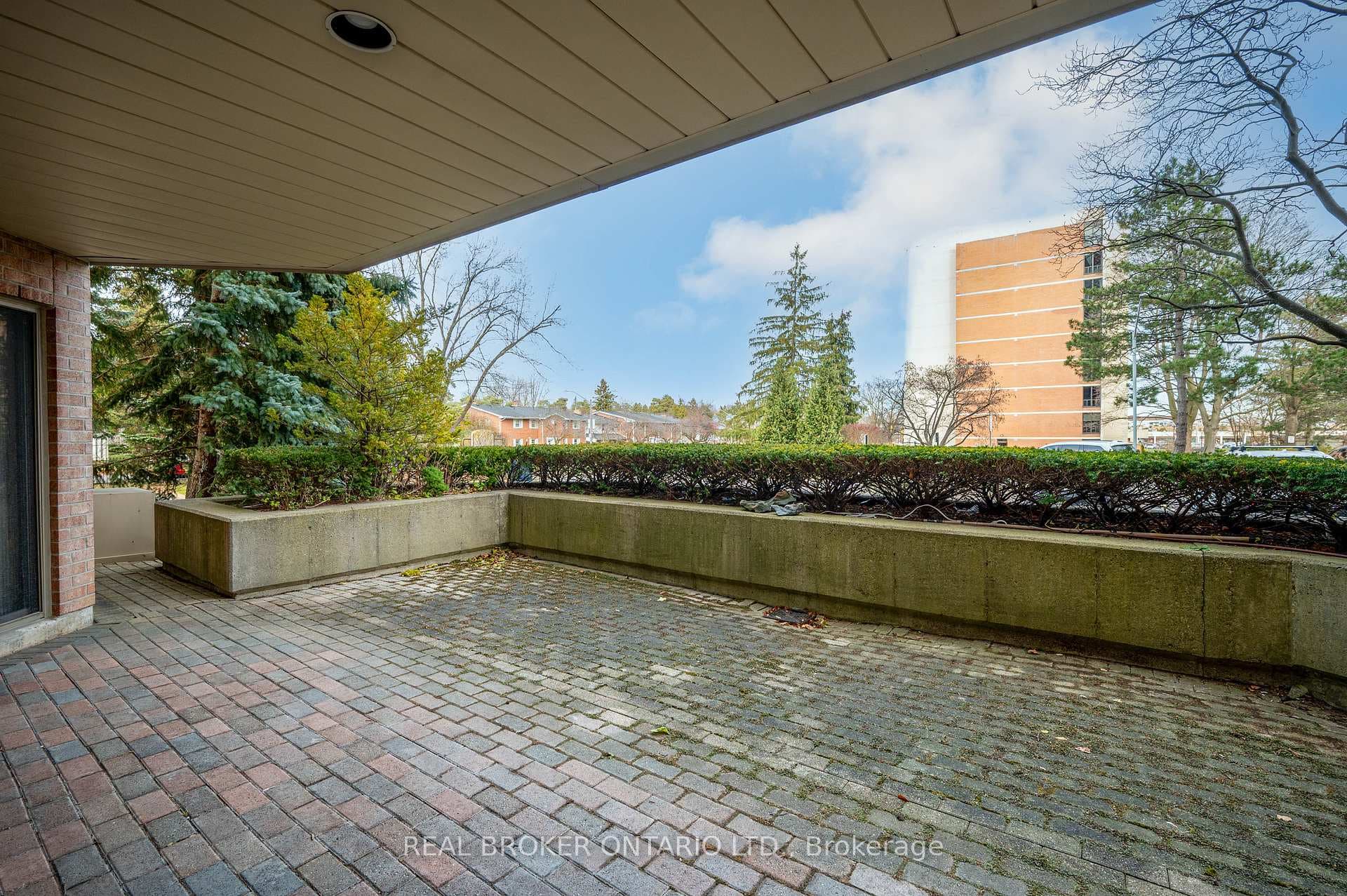265 Westcourt Place Unit 101 photo 31