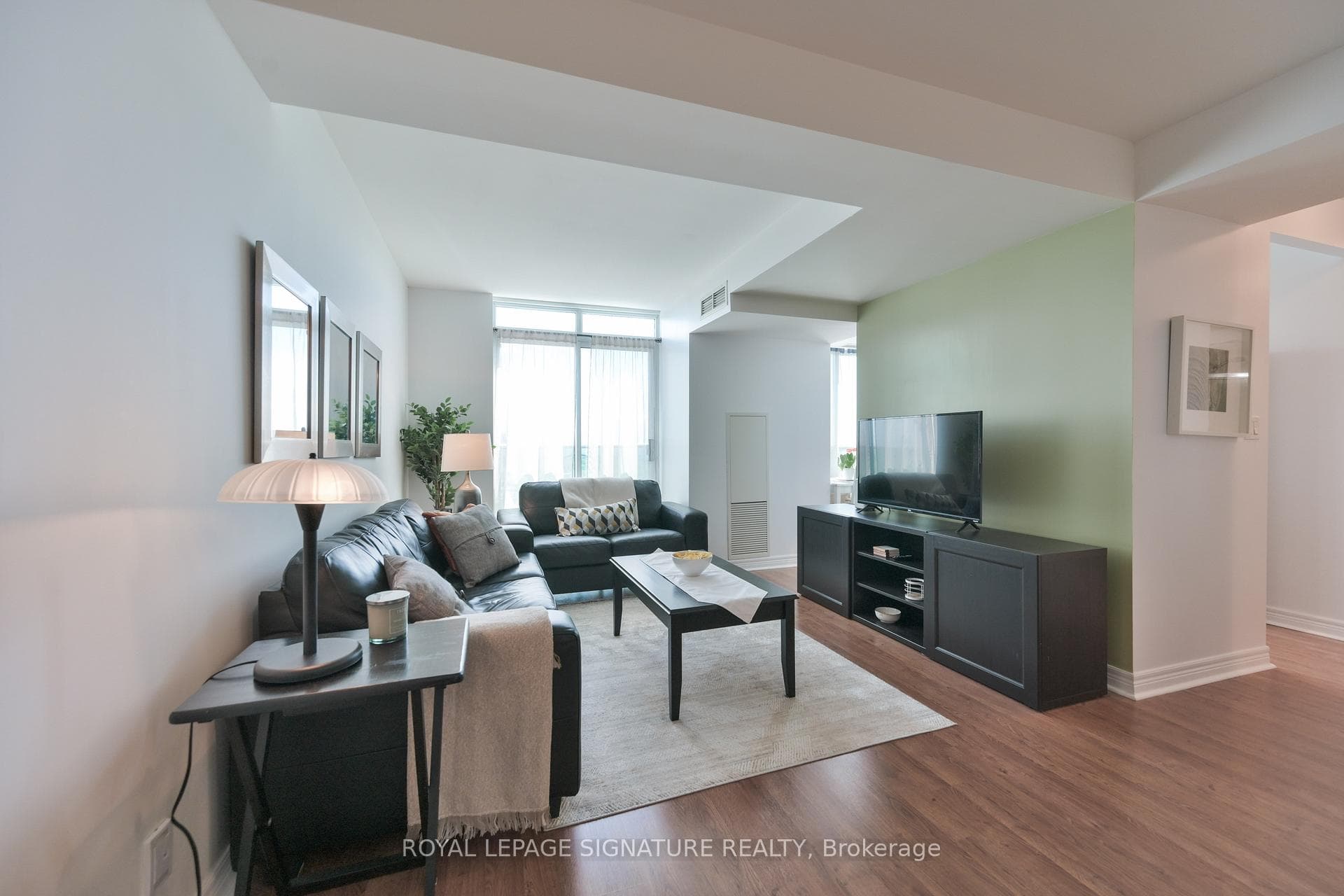 212 Eglinton Avenue Unit 1907 photo 11