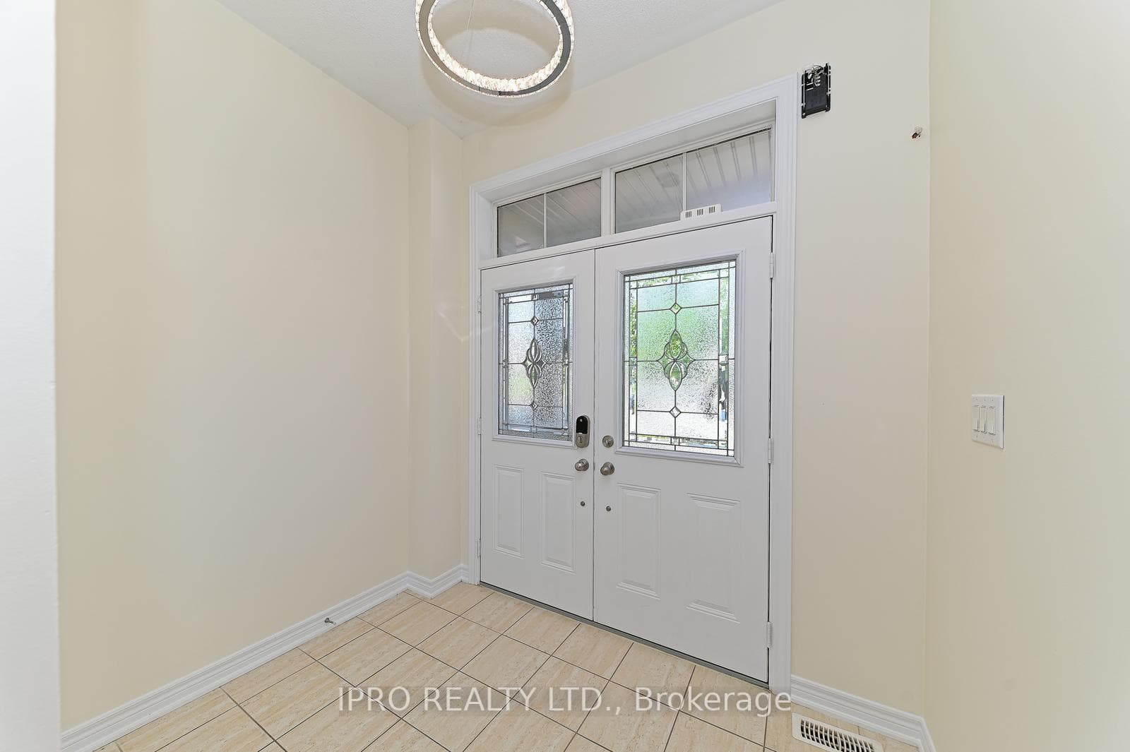 2450 Greenwich Drive photo 4