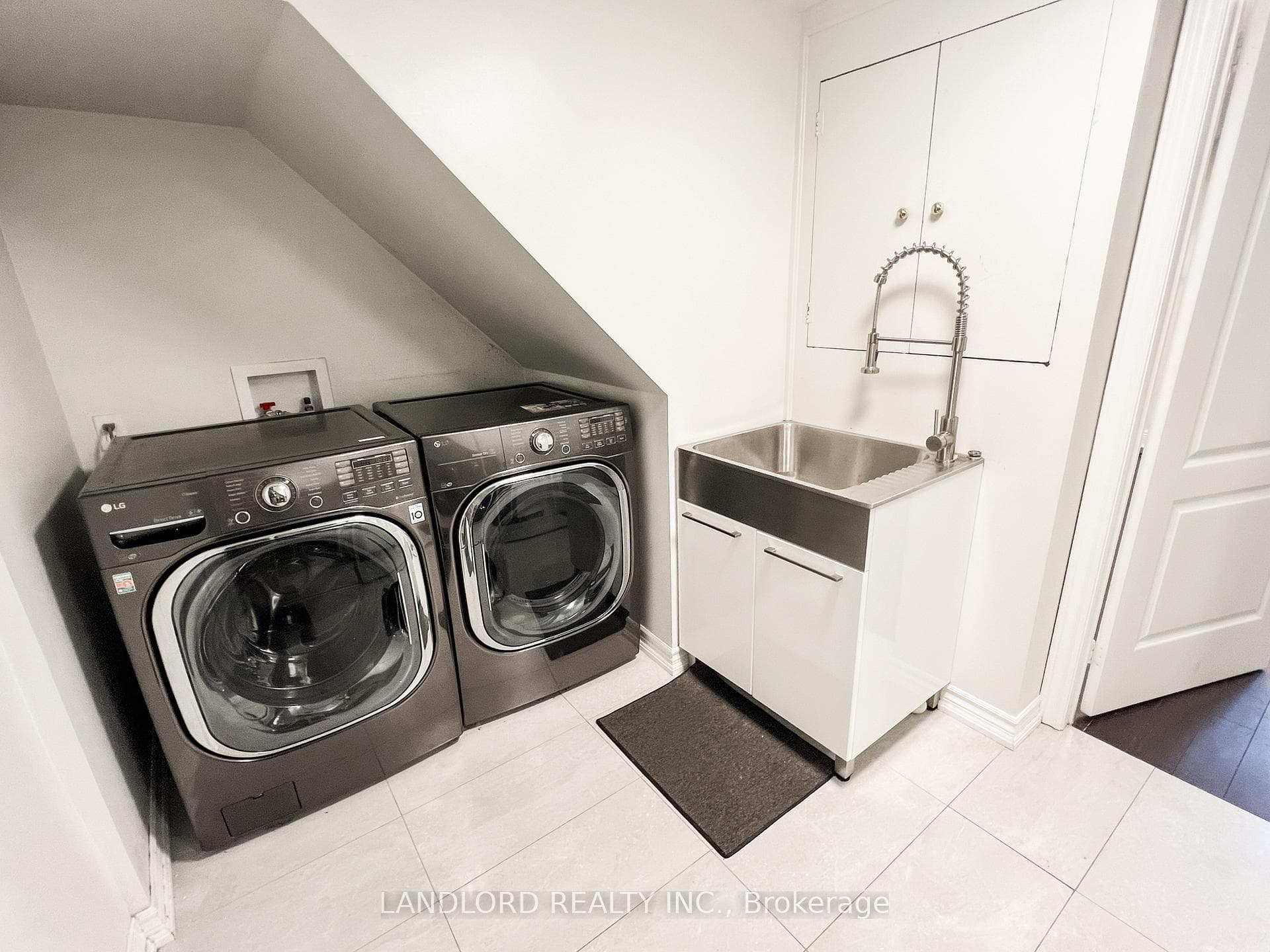33 Benson Avenue photo 25