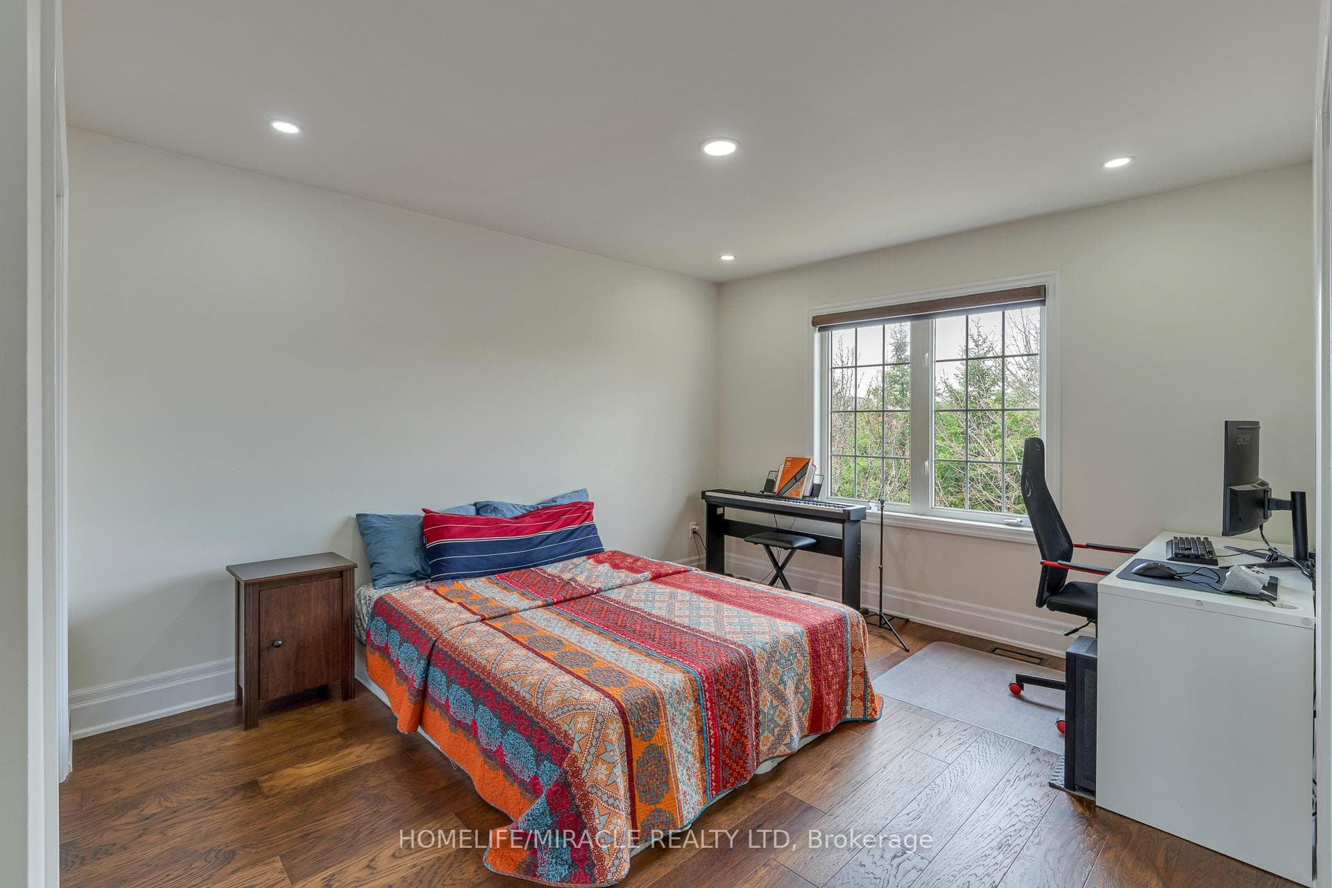 2299 Glazebrook Circle photo 11