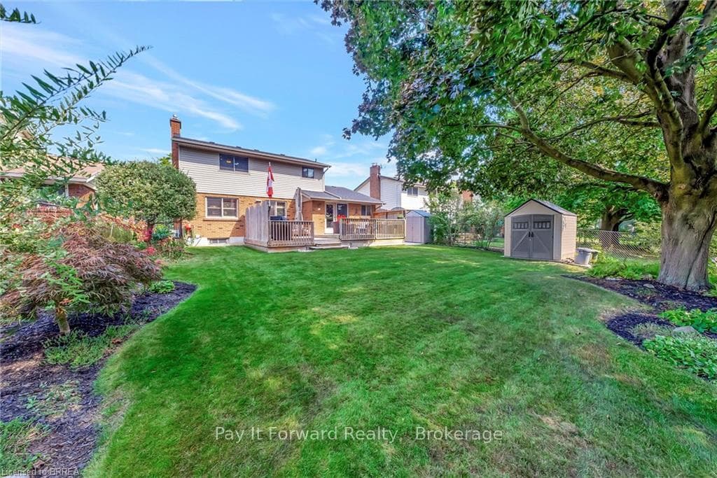82 Westwood Crescent photo 10
