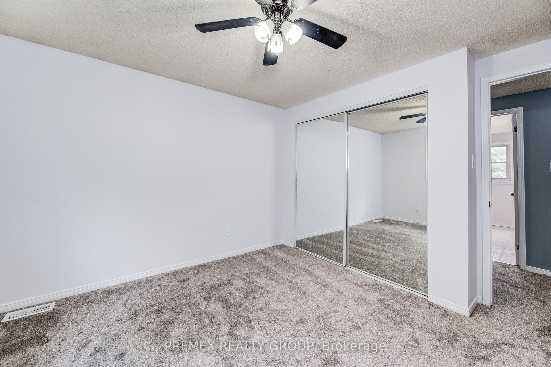 953 Elgin Street photo 23