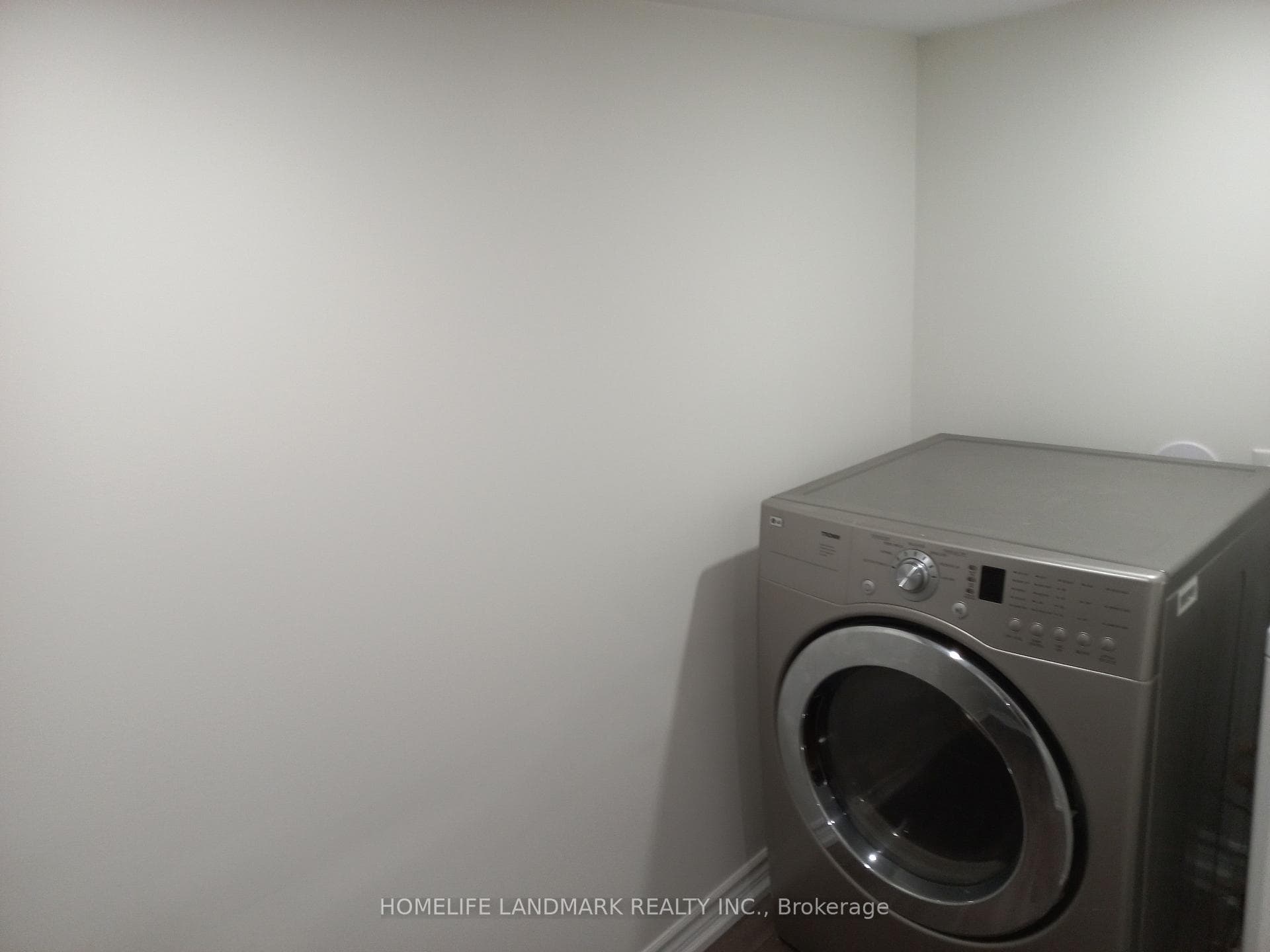 4039 Coachman Circle photo 12