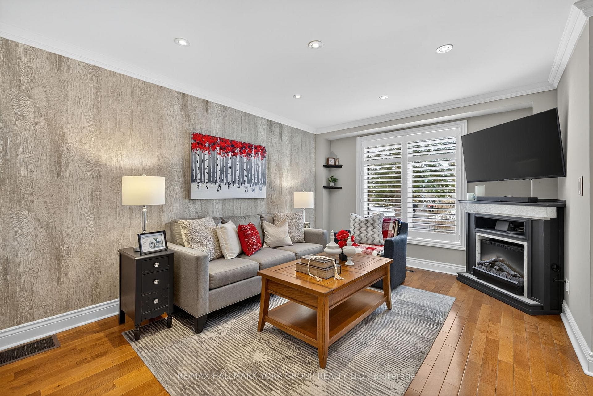 309 Oakwood Court photo 5